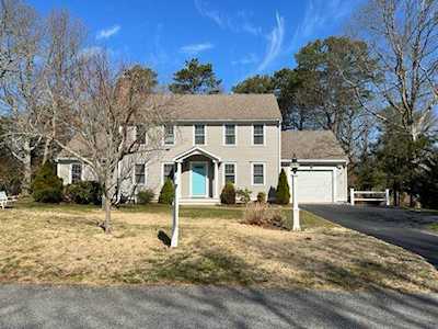 25 Palmer Road Mashpee, MA 02649