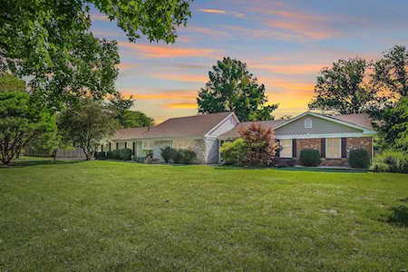 108 Runnymede Dr Creve Coeur, MO 63141