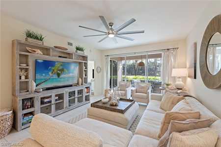 1950 Willow Bend Cir #4-103 Naples, FL 34109