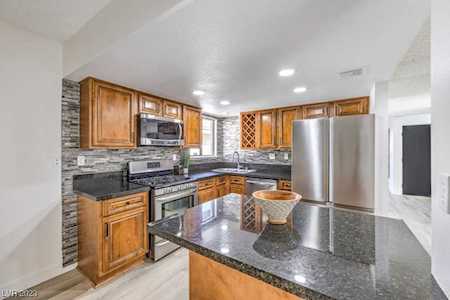 512 Woodmount Dr Las Vegas, NV 89107