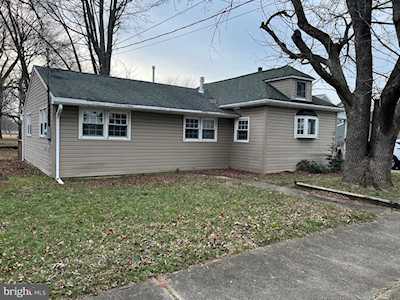 31 Lakeview Ave Pennsville, NJ 08070