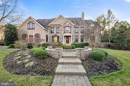 736 Jamie Dr Moorestown, NJ 08057
