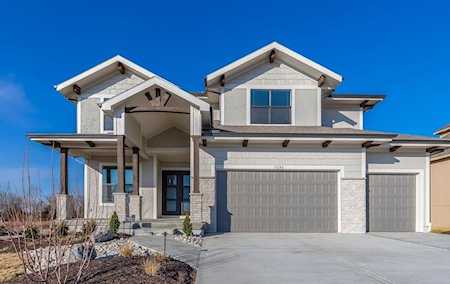 9263 Carbondale St Lenexa, KS 66227