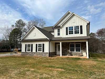 2338 Lakeview Circle Matthews, NC 28105