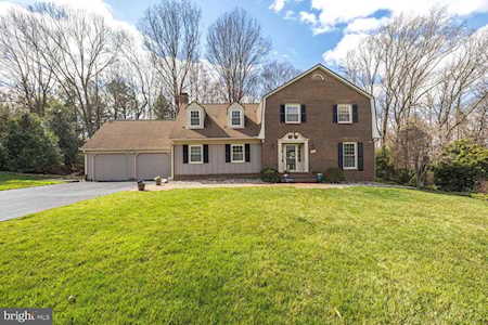 9116 Streamview Ln Vienna, VA 22182