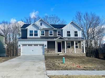 7629 Main St Olmsted Falls, OH 44138