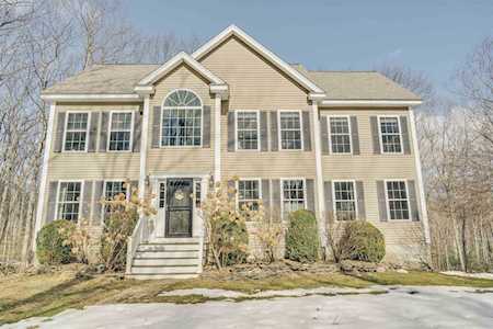 14 Shannon Dr Nottingham, NH 03290