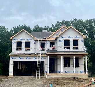 7617 Main St Olmsted Falls, OH 44138