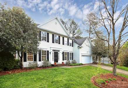 2814 Mt Isle Harbor Dr Charlotte, NC 28214