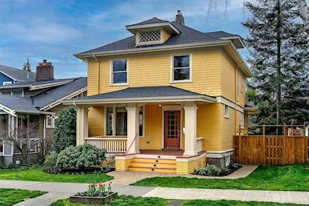 6129 Brooklyn Ave NE Seattle, WA 98115