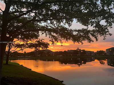 7775 Yardley Dr #103 Tamarac, FL 33321