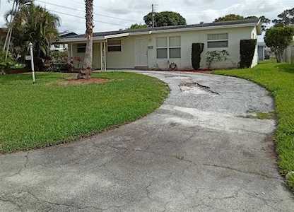 1615 W 31st Street Riviera Beach, FL 33404