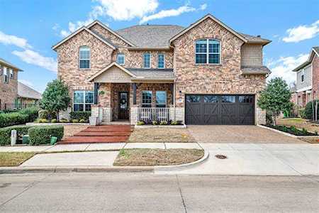805 Dogwood Trail Aubrey, TX 76227