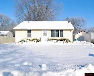 661 SW 7th St Wells, MN 56097