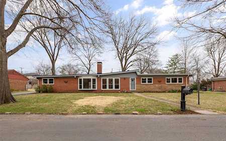 742 Wenneker Dr St Louis, MO 63124