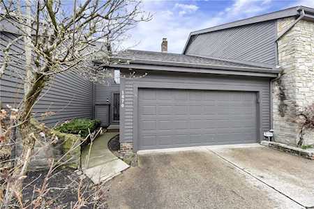 1070 Stonewood Ct Westlake, OH 44145