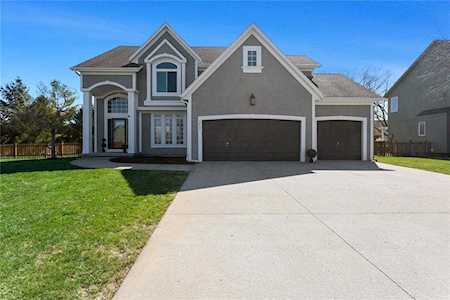 217 NE Hidden Valley Ln Lee's Summit, MO 64064
