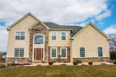 4240 Crosswinds Dr Easton, PA 18045
