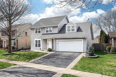 2227 Gleneagles Dr Naperville, IL 60565