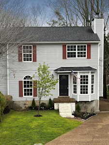 927 Ilawood Dr Nashville, TN 37211