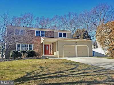 513 Arthur Dr Cherry Hill, NJ 08003
