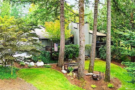 201 E Country Club Dr Allyn, WA 98524