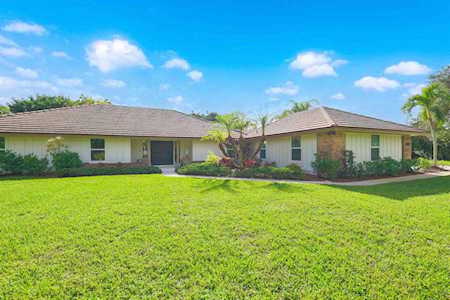 8537 Estate Drive West Palm Beach, FL 33411