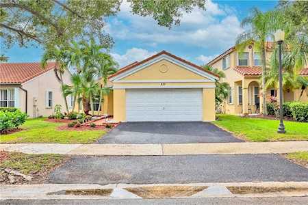 833 Falling Water Rd Weston, FL 33326