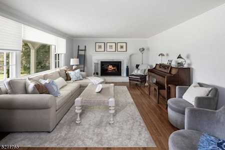 23 Old Brook Ln New Providence Boro, NJ 07974