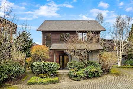 846 Vineyard Ln Bainbridge Island, WA 98110