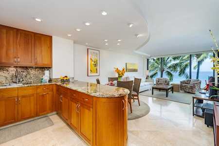 110 Kaanapali Shores Pl #506 Lahaina, HI 96761