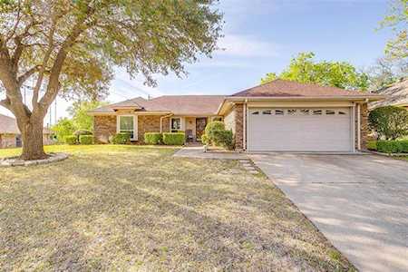 1128 Trinity Drive Benbrook, TX 76126