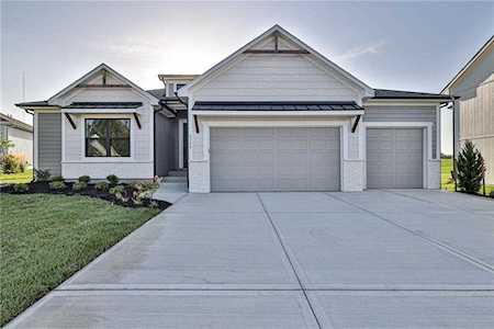 2324 NE Andromada Ct Blue Springs, MO 64029