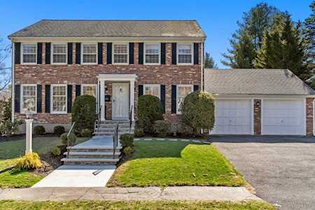 88 Standish Rd Needham, MA 02492