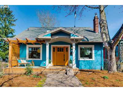 3805 SE Taggart ST Portland, OR 97202