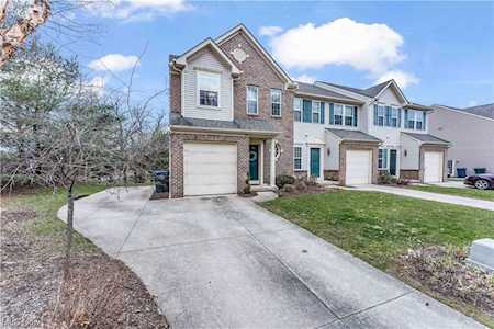 1202 Wellingshire Circle Cuyahoga Falls, OH 44221