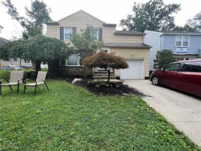 2462 White Rd University Heights, OH 44118