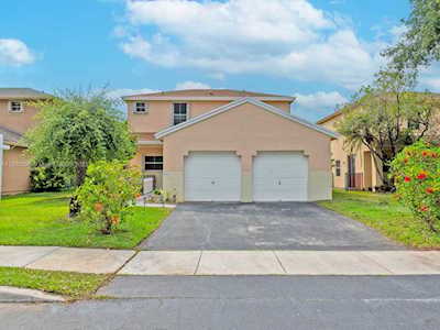 140 NW 207th Way Pembroke Pines, FL 33029