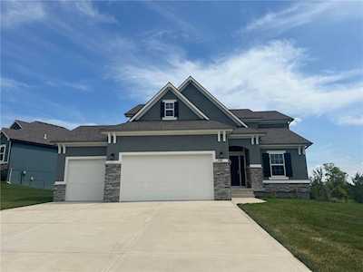 2361 SW Hickory Ln Lee's Summit, MO 64082