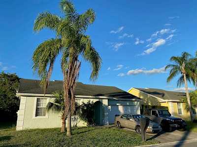 1087 Salmon Isle Green Acres, FL 33413