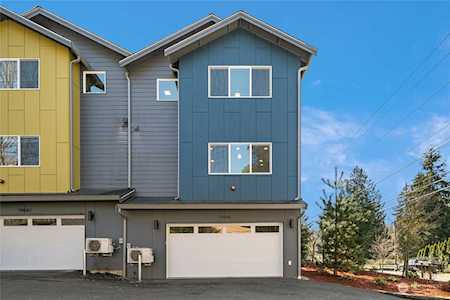 19840 25th Ave NE Shoreline, WA 98155