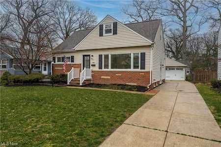 469 Oakmoor Rd Bay Village, OH 44140