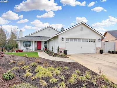 1208 Independence CT Woodburn, OR 97071
