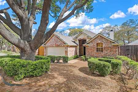 4905 Canberra Lane Arlington, TX 76017