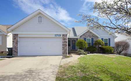 1719 Coachway Ln Hazelwood, MO 63042