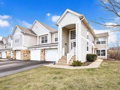 179 Fairfield Ln Carol Stream, IL 60188
