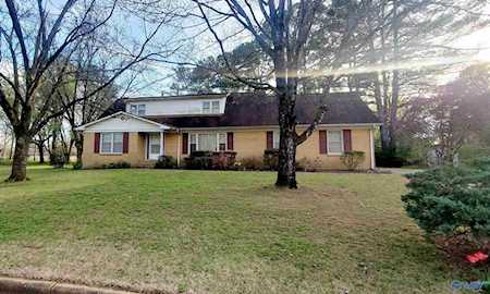 3909 NW Gunnison Lane Huntsville, AL 35810