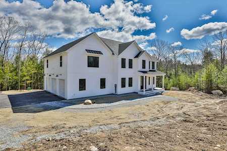 21 Countryside Dr Brookline, NH 03033