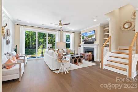 4040 Hidden Oaks Dr Charlotte, NC 28205