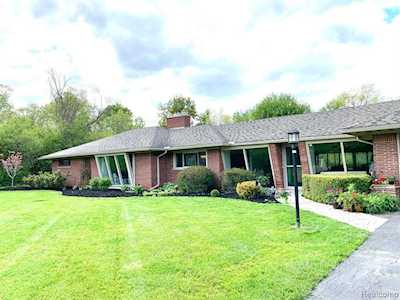 42046 Woodbrook Dr Canton Twp, MI 48188